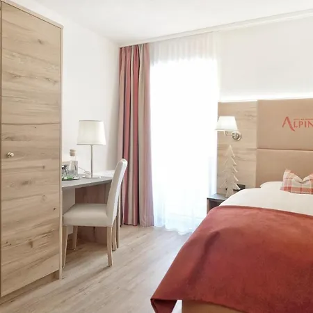 Alpina Superior Hotel 3*